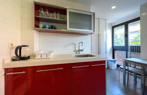 Legazpi Apartment | Modern Family Apartment with Terrace and Pool in Madrid SOD1