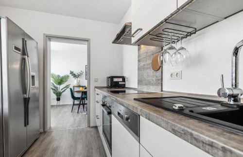 Homburg Apartment | Modern Family & Business Apartment in Homburg - nahe Uniklinik - ruhig gelegen - 3 SZ - bis zu 6 Pers - Balkon - Badewanne - WLAN 250 Mb - Parkplätze - Self-Check-in