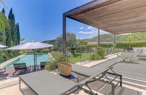 Crestatx Villa | Modern family villa, gated pool & garden, WiFi