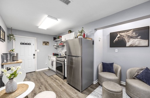 Northside Apartment | Modern Family Friendly Cozy 2-Bedroom Apartment