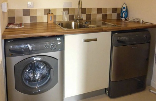Wadebridge Cottage | Modern family getaway with super-fast broadband. 10 minutes’ drive from beach.