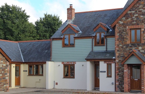 Wadebridge Cottage | Modern family getaway with super-fast broadband. 10 minutes’ drive from beach.