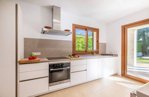 Mal Pas-Bon Aire Villa | Modern Family Villa, A/C, Private Pool, 5 mins walk to Two Beautiful Beaches in Mal Pas, Alcudia!