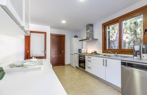 Mal Pas-Bon Aire Villa | Modern Family Villa, A/C, Private Pool, 5 mins walk to Two Beautiful Beaches in Mal Pas, Alcudia!