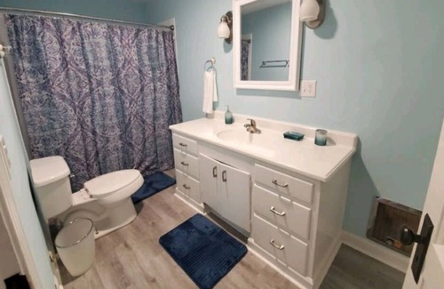 Kernersville House | Modern Farmhouse, 1 Mile-Downtown, Self Check-In