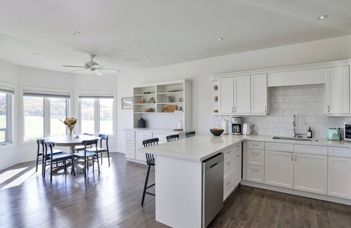 Huntsville Other | Modern Farmhouse Getaway | 5+ Acres | Family Friendly | Arrowhead | Algonquin