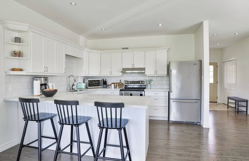 Huntsville Other | Modern Farmhouse Getaway | 5+ Acres | Family Friendly | Arrowhead | Algonquin