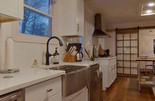Fairview Park House | Modern Farmhouse 3br + full basement