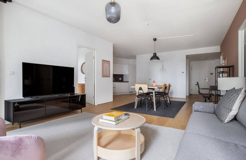 Favoriten Apartment | Modern Favoriten 2BR w/Gym, Lounge & Elevator, nr Metro, by Blueground