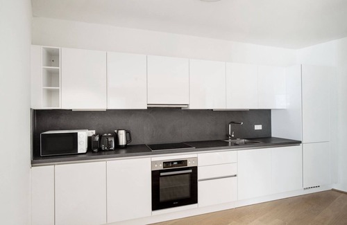 Favoriten Apartment | Modern Favoriten 2BR w/Gym, Lounge & Elevator, nr Metro, by Blueground