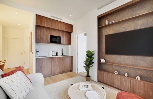 Quartier de la Chapelle Apartment | Modern Flat - 2BR/6P - Northern Paris