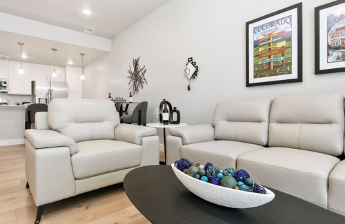 Fort Collins Condo | Modern Flat in Old Town N Attached Garage with EV