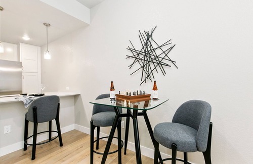 Fort Collins Condo | Modern Flat in Old Town N Attached Garage with EV