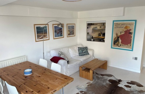 Westbourne Apartment | Modern Flat right on the Regent Canal with views over London
