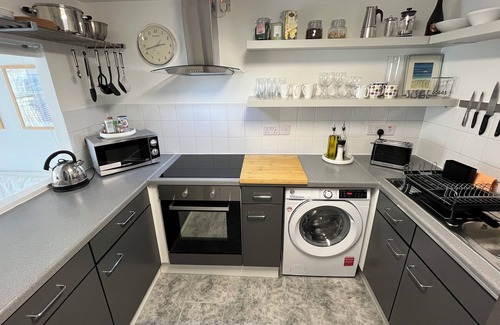 Westbourne Apartment | Modern Flat right on the Regent Canal with views over London