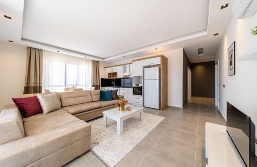 Kargicak Apartment | Modern Flat w Pool Near New Year Market in Alanya