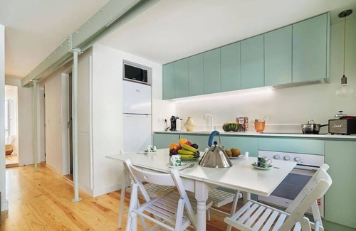 Lisbon Old Town Apartment | Modern Flat with large garden and terrace right next Estrela Park