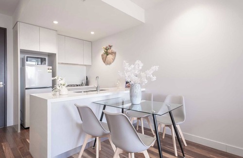 Footscray Apartment | Modern Footscray apartment 2BR2BA WIFI parking