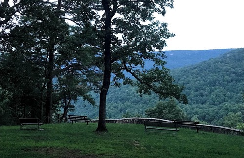 Clifftops Cottage | Modern forest cottage convenient to Sewanee