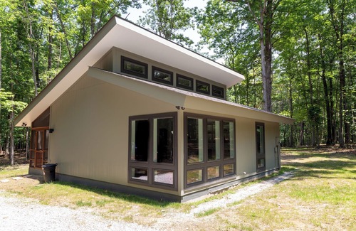 Clifftops Cottage | Modern forest cottage convenient to Sewanee