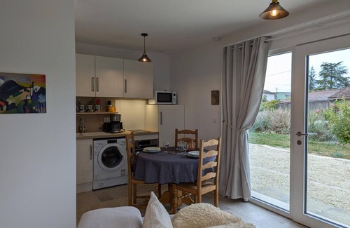 Baignes-Sainte-Radegonde Apartment | Modern studio with terrace, parking, and WIFI