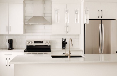 Saint-Hubert House | Modern Furnished House Near Dix30 & Downtown Montreal – Monthly Stays Welcome