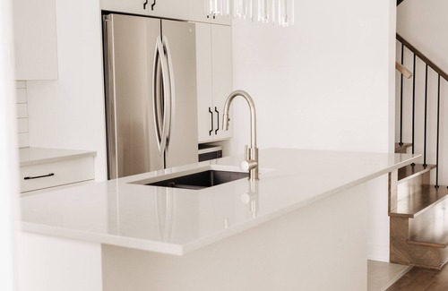 Saint-Hubert House | Modern Furnished House Near Dix30 & Downtown Montreal – Monthly Stays Welcome