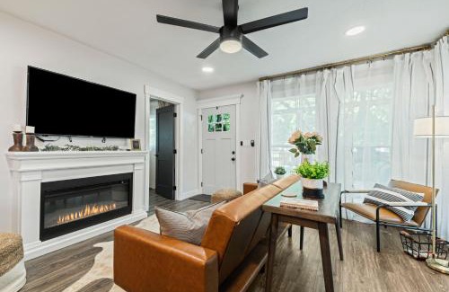 Caldwell House | Modern Gatsby 2b15b Caldwell Near Golf Course!