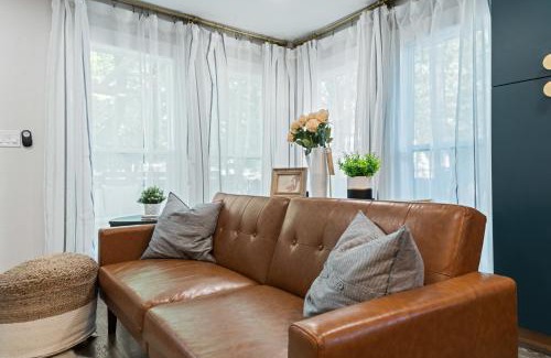 Caldwell House | Modern Gatsby 2b15b Caldwell Near Golf Course!