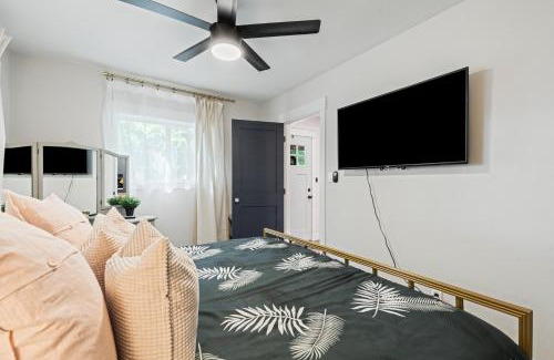Caldwell House | Modern Gatsby 2b15b Caldwell Near Golf Course!