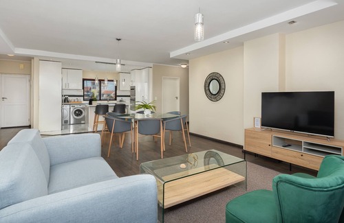 Century City Apartment | Modern Gem with Pool and Balcony