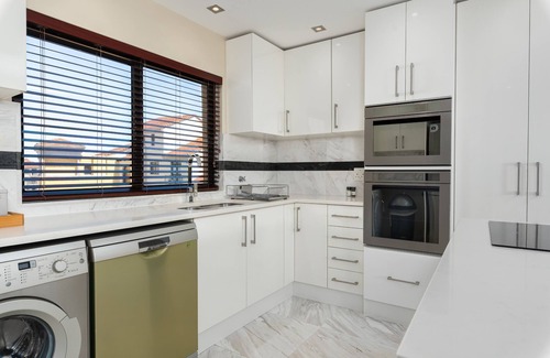 Century City Apartment | Modern Gem with Pool and Balcony