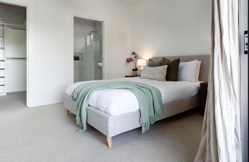 South Launceston House | Modern Getaway with Balcony & Secure Parking