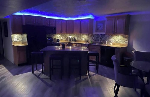 Salt Lake City House | Modern Guest Suite, King Ensuite, Downtown Airport