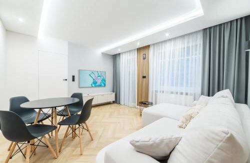Wilda Apartment | Modern Harmony Apartment by BookingHost