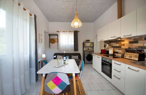 Koutsi Apartment | Modern Haven in Historic Loggos