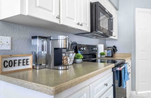 Winter Haven House | Modern heated pool (salted) home 15min to Legoland
