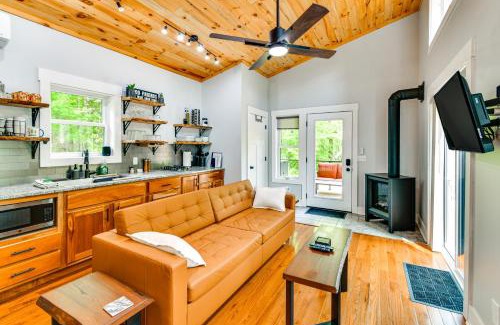 Paris House | Modern Hersey Tiny Home with Private Hot Tub!