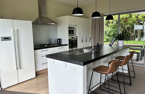Meeanee House | Modern Hideaway - home away from home