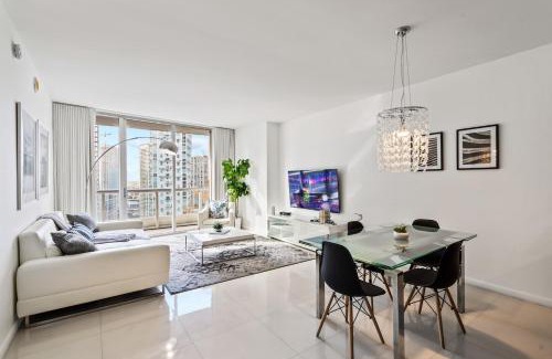 Downtown Miami Apartment | Modern High Rise One Bedroom at Icon Brickell (W)