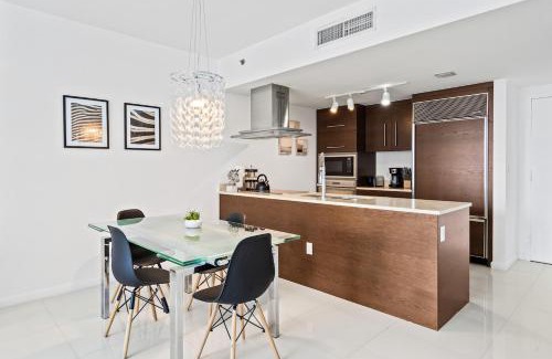 Downtown Miami Apartment | Modern High Rise One Bedroom at Icon Brickell (W)