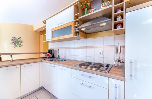 Baska Apartment | Modern holiday flat with garden, deckchair, WiFi, air conditioning