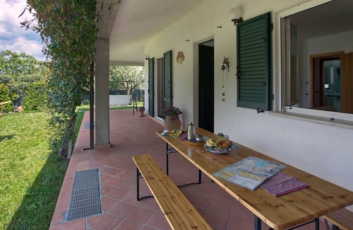 San Feliciano House | Modern Holiday Home in San Feliciano with Private Terrace