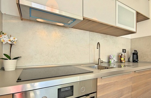 Crveni Vrh Villa | Modern holiday home set on its own enclosed property only 100 m from the beach