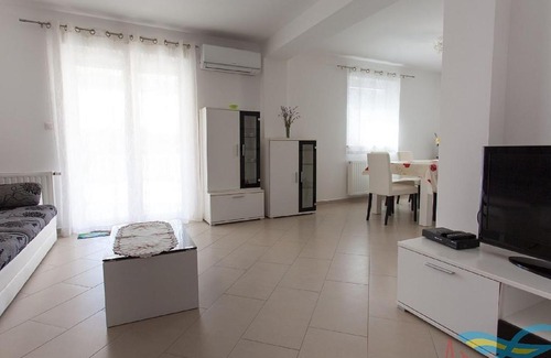 Malinska-Dubasnica House | Modern Holiday Home in Kremenici with Terrace