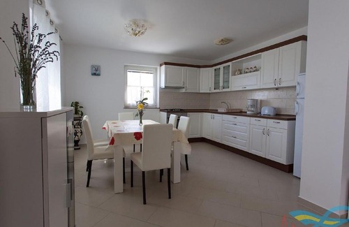 Malinska-Dubasnica House | Modern Holiday Home in Kremenici with Terrace