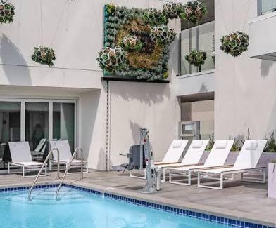Hollywood Apartment | Modern Hollywood Walk of Fame Apts- Free Parking, 360 Rooftop, Pool, Gym- Centrally located