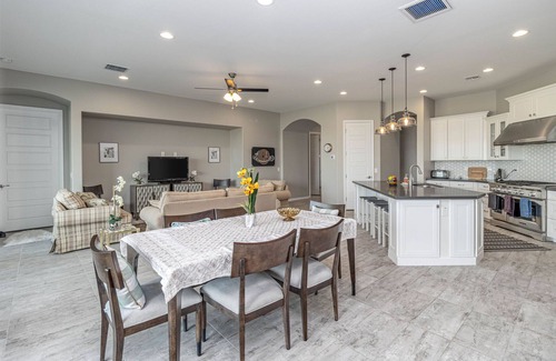 Ahwatukee Foothills House | Modern home at the Phoenix South Mountain Park close to everything