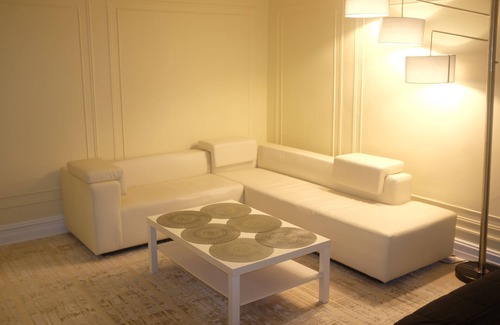 Highbridge Apartment | Modern Home at Yankee Stadium - 20 mins to Midtown!