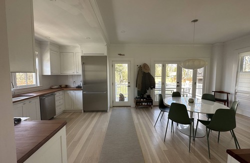Vineyard Haven House | Modern Home close to Steamship and Downtown Vineyard Haven!
